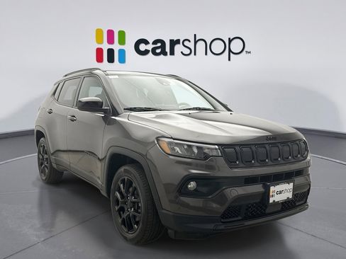 Used 2022 Jeep Compass Latitude w/ Sun and Sound Group AWD/4WD image 7
