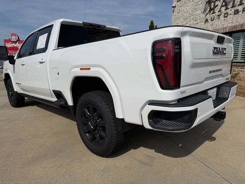 Used 2024 GMC Sierra 2500 AT4 w/ AT4 Premium Plus Package AWD/4WD image 9