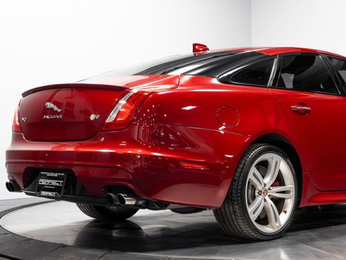 Used 2016 Jaguar XJ R image 13