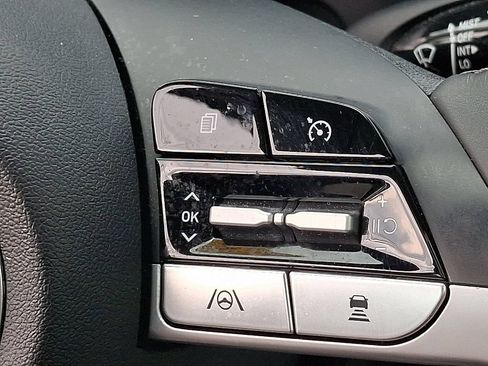 Used 2023 Hyundai Elantra Limited FWD image 24