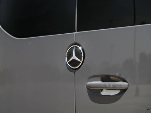 Used 2022 Mercedes-Benz Sprinter 2500 image 15