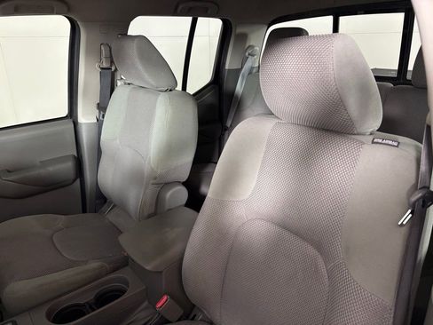 Used 2014 Nissan Frontier SV image 16