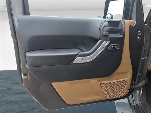 Used 2018 Jeep Wrangler Unlimited Sahara w/ Connectivity Group image 23