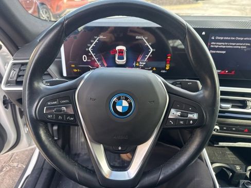 Used 2023 BMW i4 eDrive35 w/ Premium Package image 16