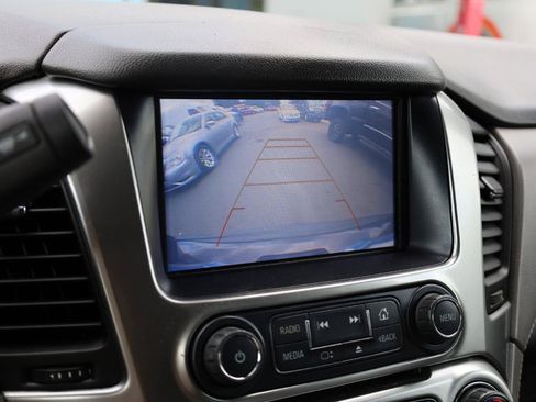 Used 2018 Chevrolet Suburban LT RWD image 11