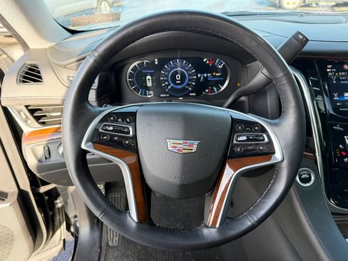 Used 2019 Cadillac Escalade Luxury image 14