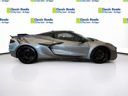 Used 2024 Chevrolet Corvette Z06 RWD image 9