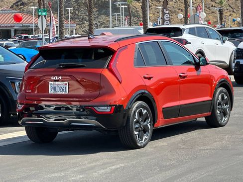 Certified 2023 Kia Niro Wave FWD image 3