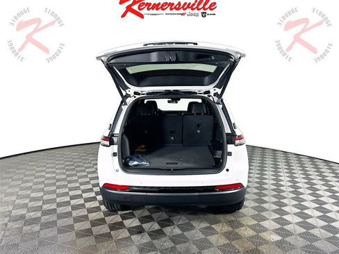 New 2025 Jeep Grand Cherokee Altitude image 16