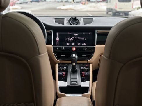 Used 2023 Porsche Macan image 32