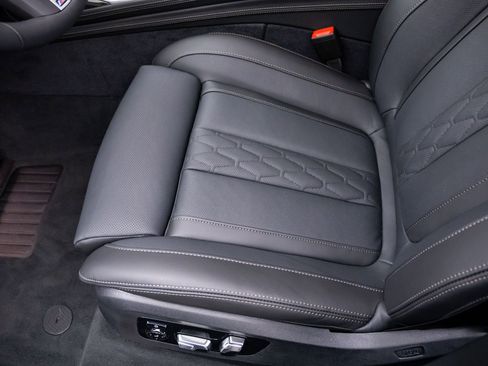 New 2026 BMW X7 M60i AWD/4WD image 16