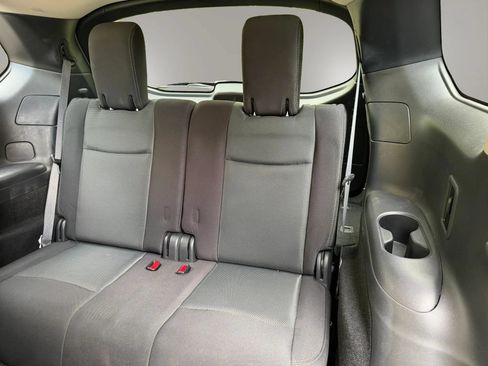 Used 2019 Nissan Pathfinder SV AWD/4WD image 36