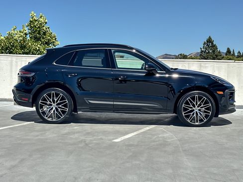 Used 2023 Porsche Macan AWD/4WD image 9
