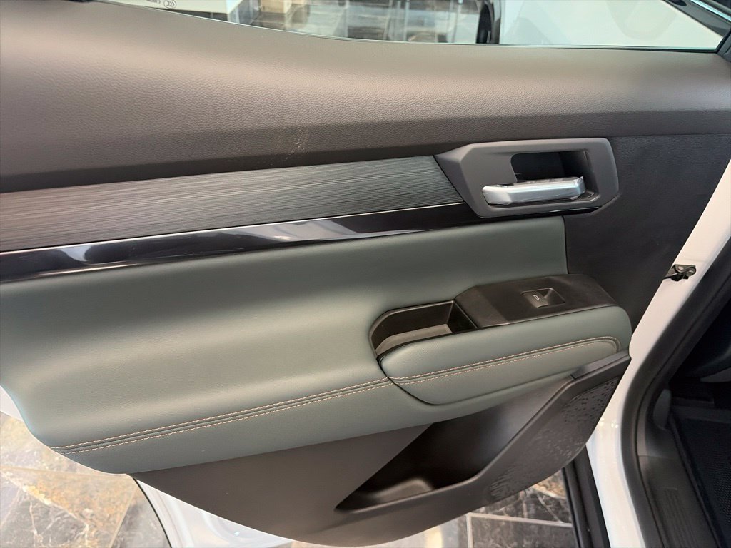 New 2027 GMC Terrain AT4 w/ LPO, Black Badging Package AWD/4WD image 9