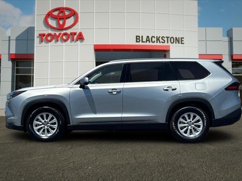 Certified 2025 Toyota Grand Highlander FWD image 6