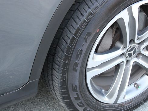 Used 2018 Mercedes-Benz GLC 300 4MATIC image 32