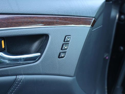 Used 2010 Toyota Avalon Limited image 5