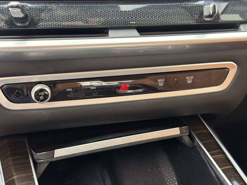 Used 2024 BMW X7 xDrive40i w/ Premium Package AWD/4WD image 25