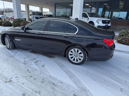 Used 2010 BMW 750i xDrive image 8