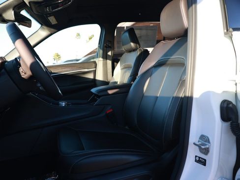 New 2025 Jeep Grand Cherokee L Limited image 13