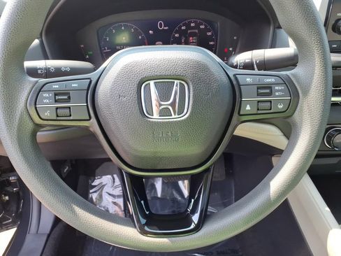 Used 2023 Honda Accord EX image 31