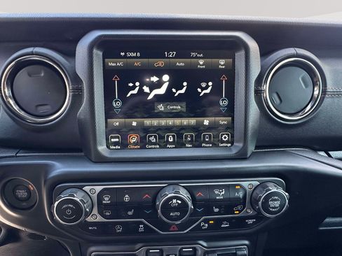 Used 2023 Jeep Wrangler Unlimited Sahara AWD/4WD image 10