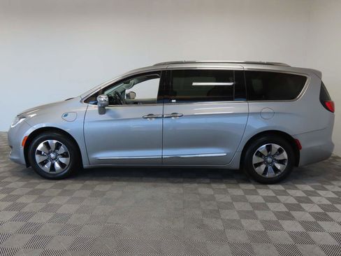 Used 2018 Chrysler Pacifica Limited w/ Advanced Safetytec Group FWD image 5