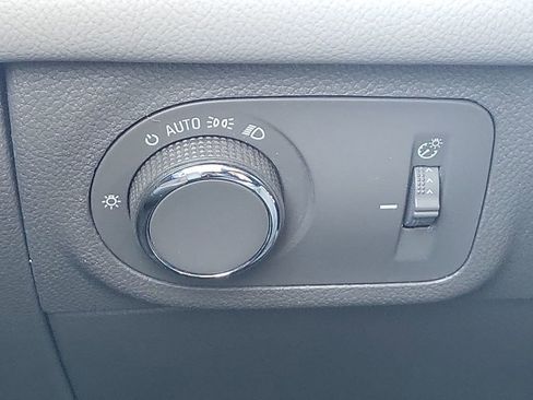 Used 2018 Chevrolet Cruze Premier image 24