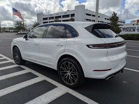 Used 2025 Porsche Cayenne AWD/4WD image 5