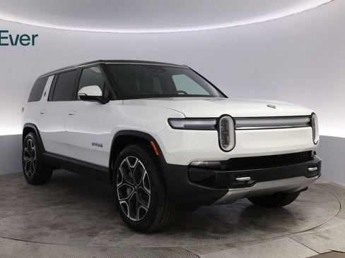 Used 2025 Rivian R1S Adventure AWD/4WD image 13