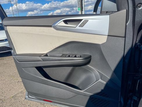 New 2026 Volkswagen Taos SE AWD/4WD image 13