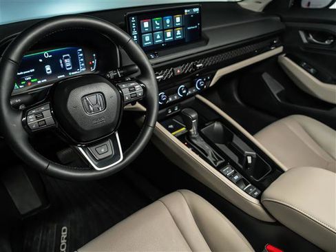 Used 2025 Honda Accord Touring image 4