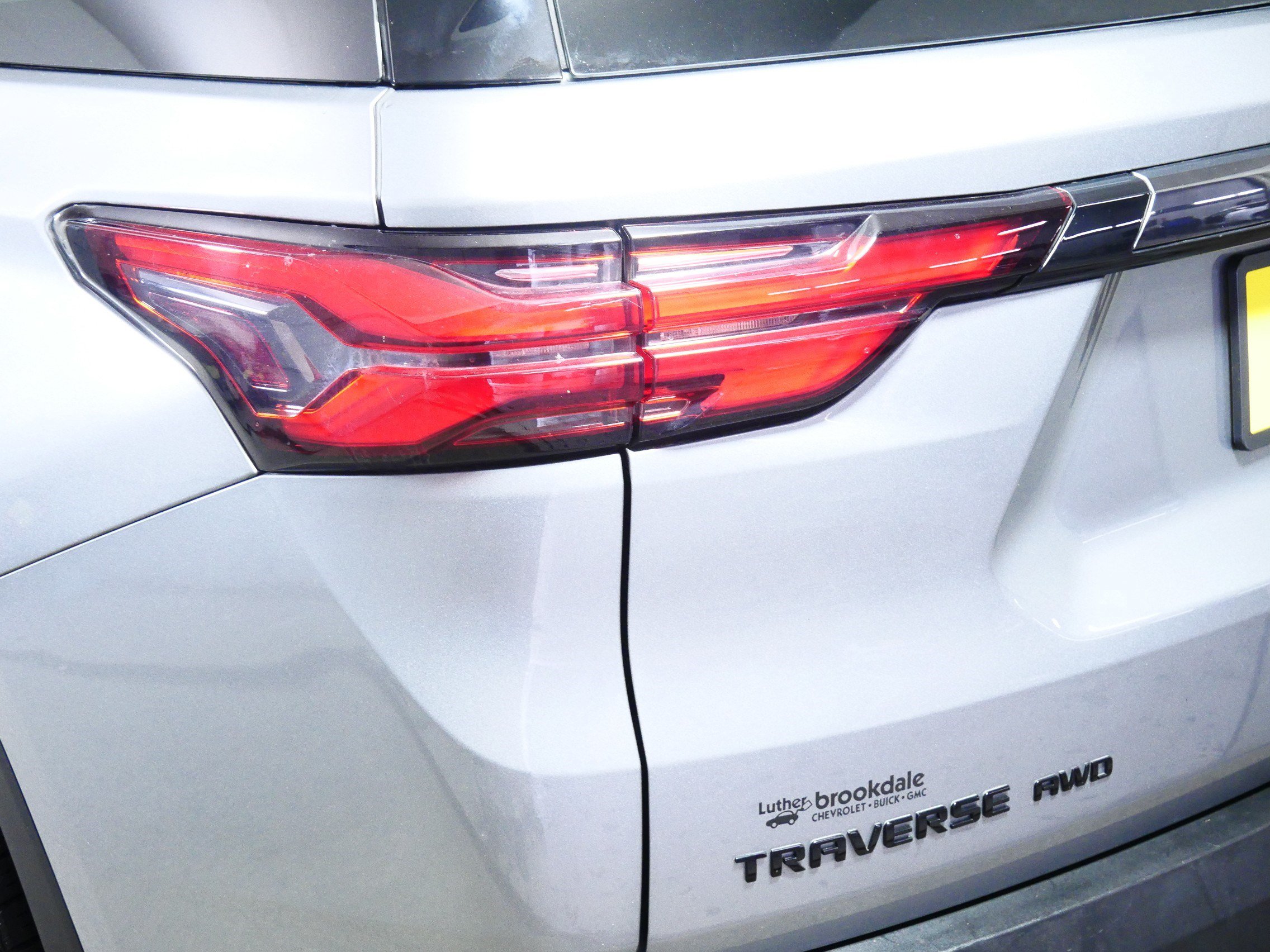 Used 2023 Chevrolet Traverse RS AWD/4WD image 17