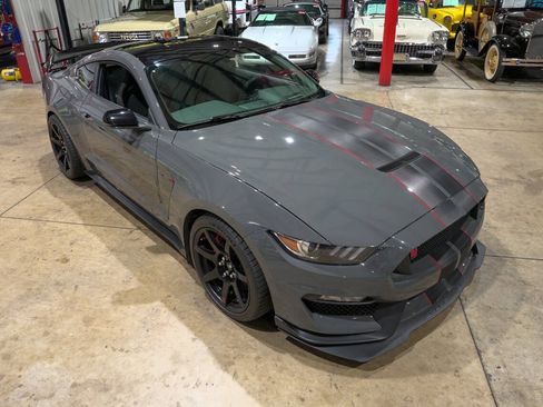 Used 2018 Ford Mustang Shelby GT350R w/ GT350R Equipment Group 920A RWD image 14