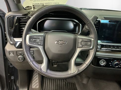 Used 2022 Chevrolet Silverado 1500 RST AWD/4WD image 12