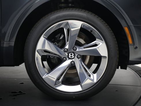 New 2025 Bentley Bentayga Extended Wheelbase image 18