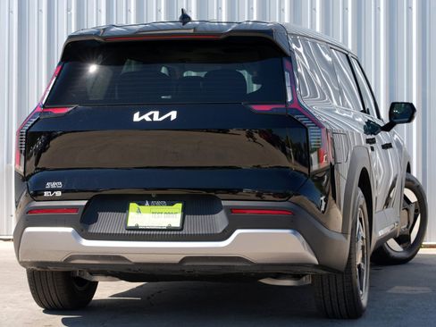 Used 2025 Kia EV9 Light Long Range image 4