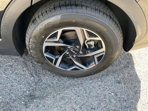 Used 2025 Kia Sportage LX image 29