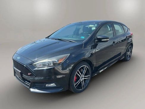 Used 2015 Ford Focus ST w/ Equipment Group 401A image 2