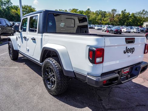Used 2021 Jeep Gladiator Willys image 6