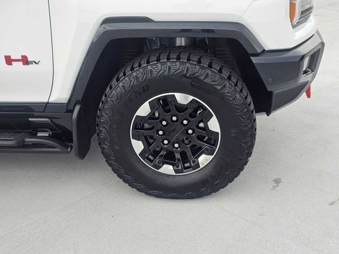 Used 2024 GMC Hummer EV 2X w/ Extreme Off-Road Package image 9