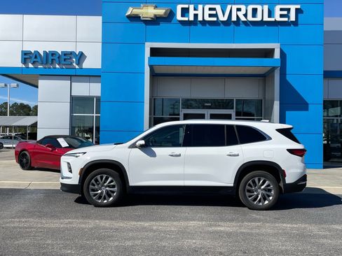 Used 2025 Buick Enclave Preferred image 2