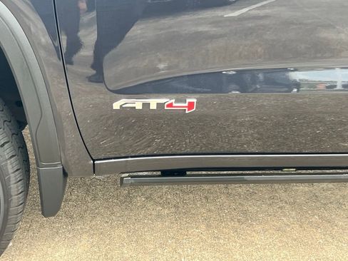 Used 2024 GMC Sierra 1500 AT4 w/ AT4 Preferred Package AWD/4WD image 17