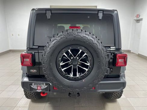 Used 2024 Jeep Wrangler Unlimited Rubicon w/ XTREMEE 35" Tire Package AWD/4WD image 5