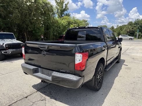 Used 2019 Nissan Titan SV w/ SV Convenience Package RWD image 5