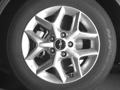 Used 2025 Kia Soul LX w/ LX Technology Package FWD image 12