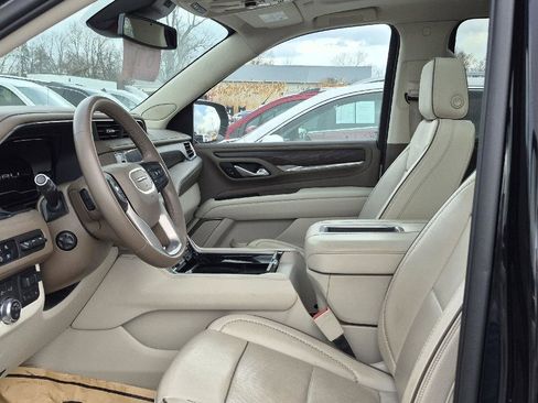 Used 2023 GMC Yukon XL Denali w/ Max Trailering Package image 5