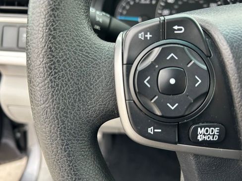 Used 2014 Toyota Camry L image 19