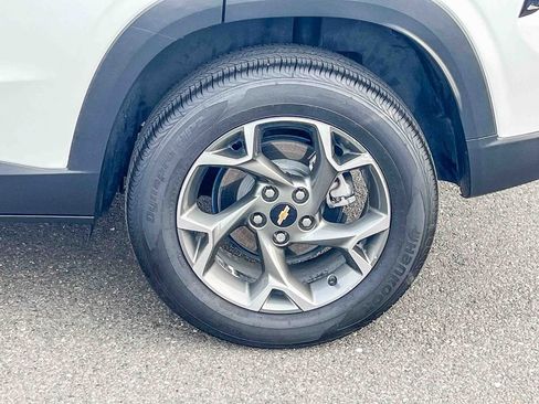 Certified 2025 Chevrolet Trax LT w/ LT Convenience Package image 14