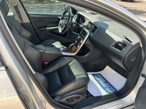 Used 2016 Volvo S60 T5 Inscription Platinum w/ Climate Package AWD/4WD image 21